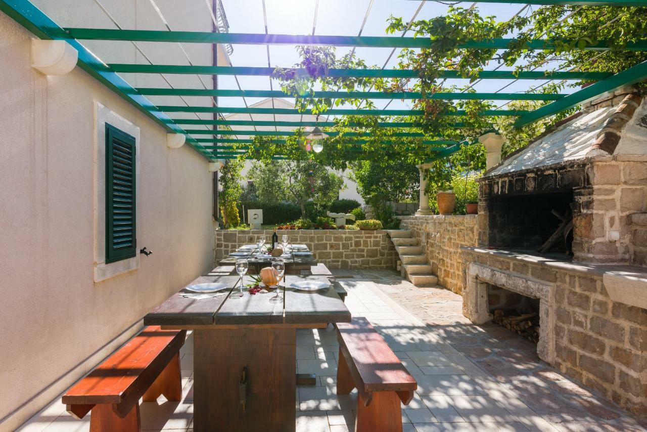 Apartments Villa Vallum Bol Exterior photo