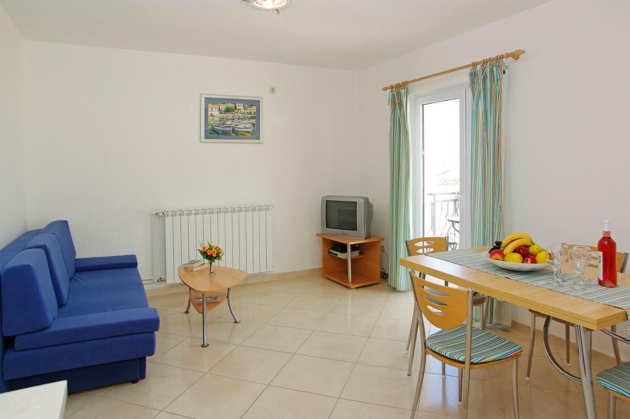 Apartments Villa Vallum Bol Exterior photo