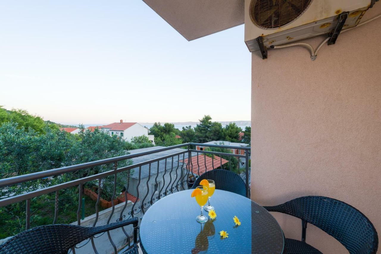 Apartments Villa Vallum Bol Exterior photo