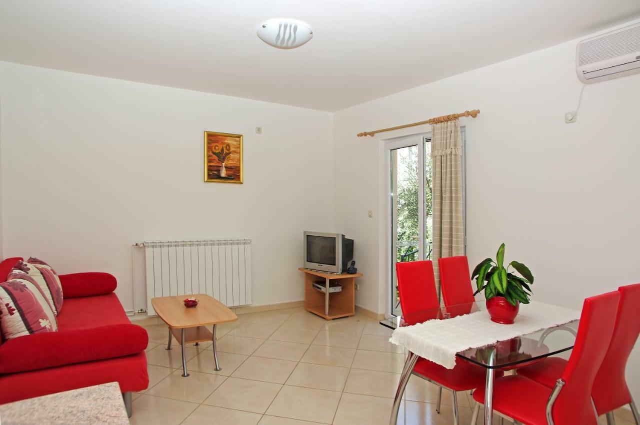 Apartments Villa Vallum Bol Exterior photo