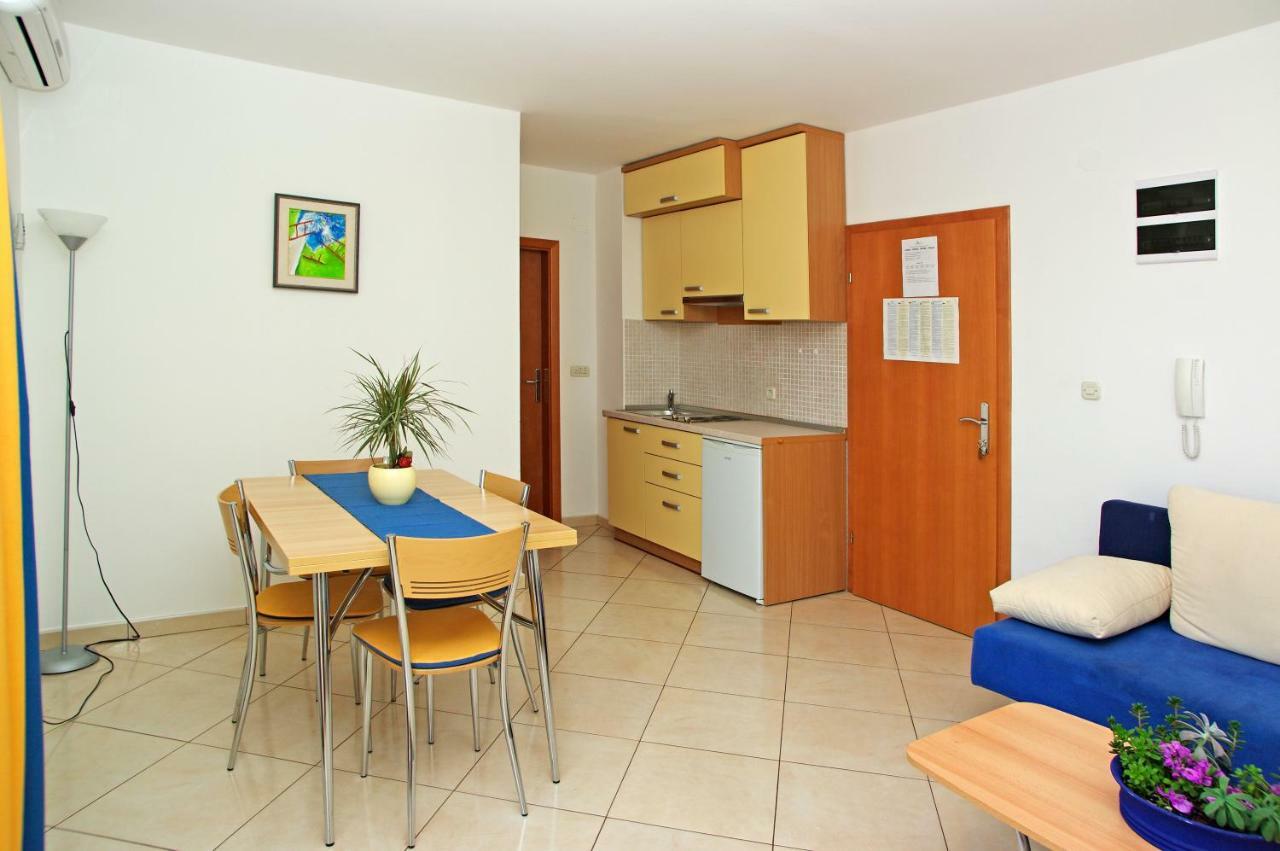 Apartments Villa Vallum Bol Exterior photo