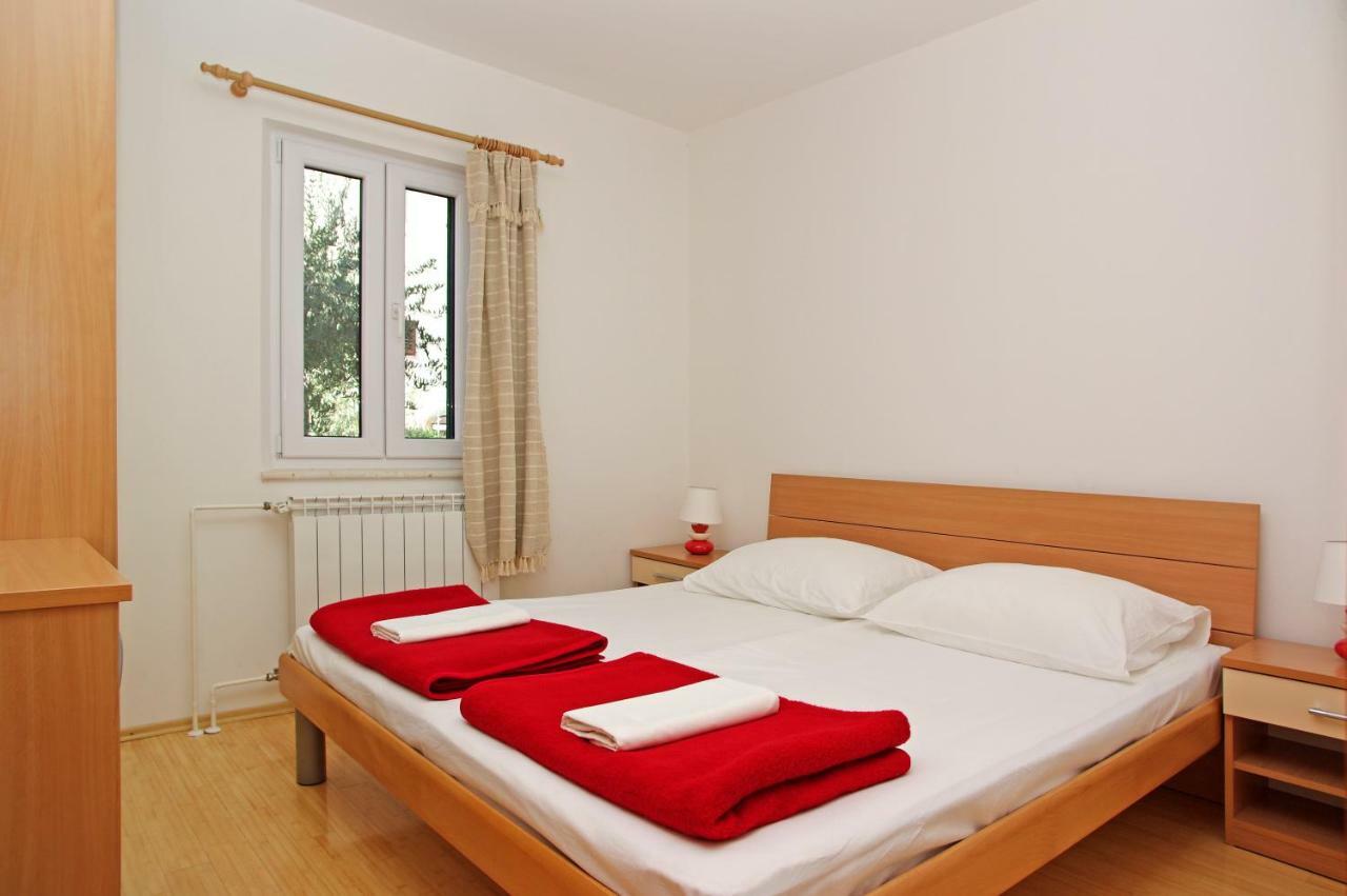 Apartments Villa Vallum Bol Exterior photo