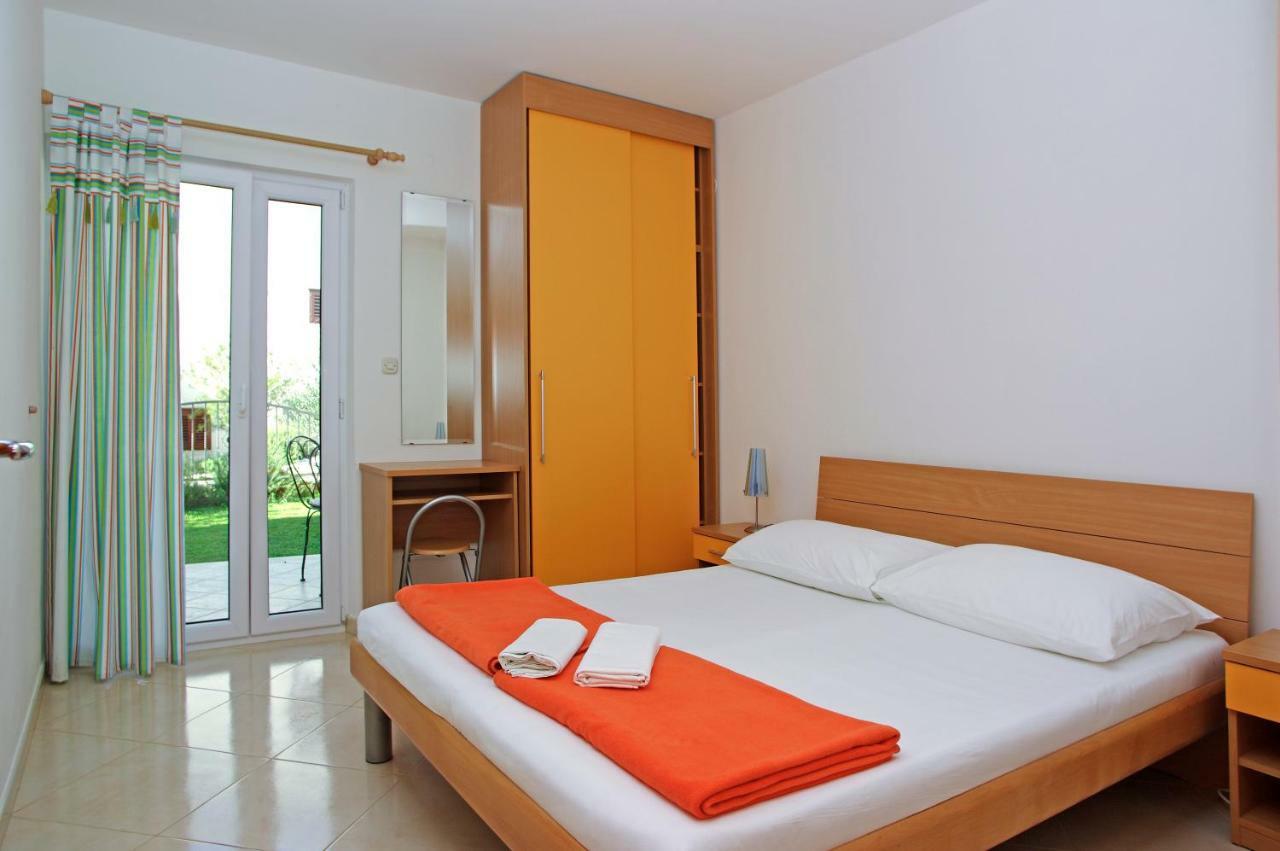Apartments Villa Vallum Bol Exterior photo