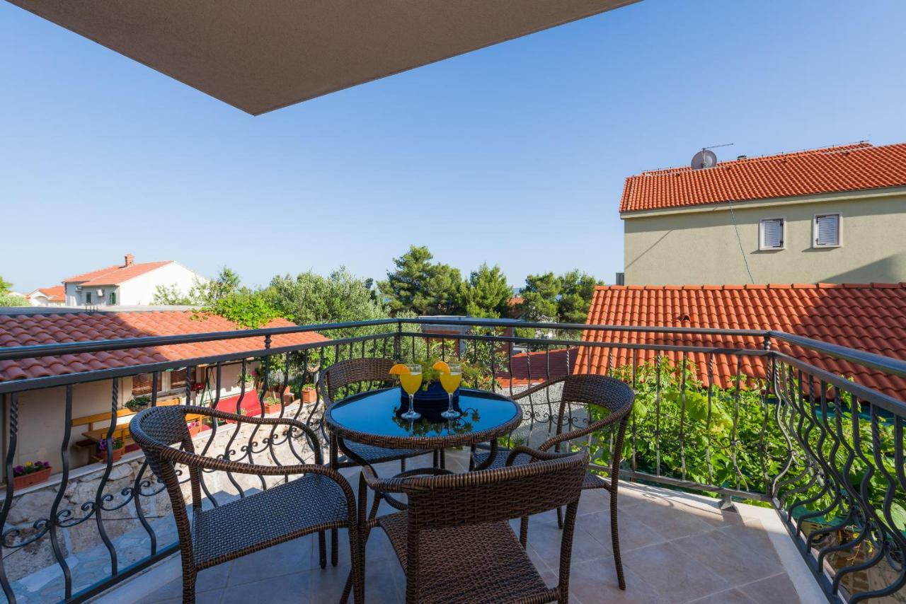 Apartments Villa Vallum Bol Exterior photo